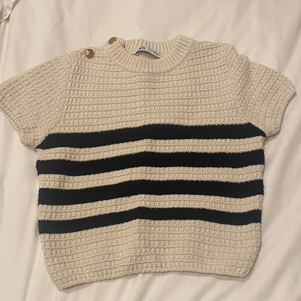 Zara Cream and Black Striped Knit Short-Sleeve Sweater - Picture 2 of 3